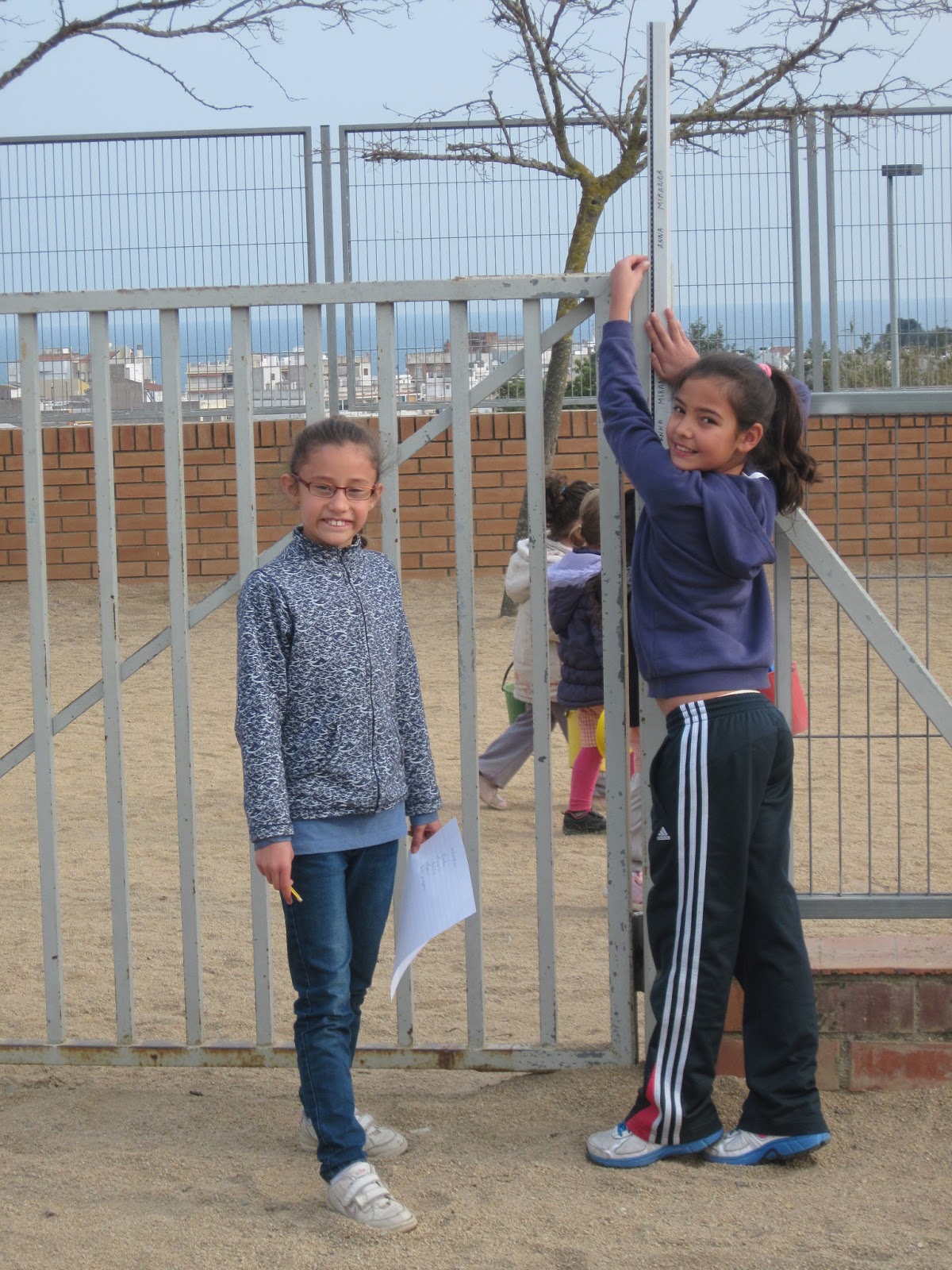 EL BLOC DEL CICLE MITJÀ DE L´ESCOLA QUATRE VENTS DE BLANES MATEMÀTIQUES MANIPULATIVES, MESURA 4rt A